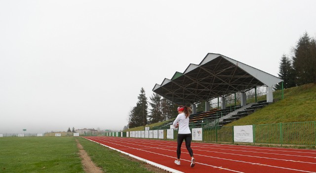 Przebudowano Stadion Miejski w Ustrzykach Dolnych. Powstała czterotorowa bieżnia ze skoczniami w dal i wzwyż oraz rzutnia do pchnięcia kulą. Gmina na inwestycję dostała dofinansowanie z Ministerstwa Sportu i Turystyki w kwocie 1 mln zł. Wkład własny również wyniósł 1 mln zł.