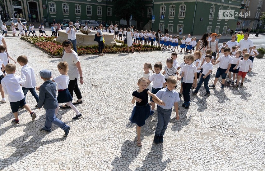 Szczecińskie przedszkolaki polonezem zakończyły rok szkolny