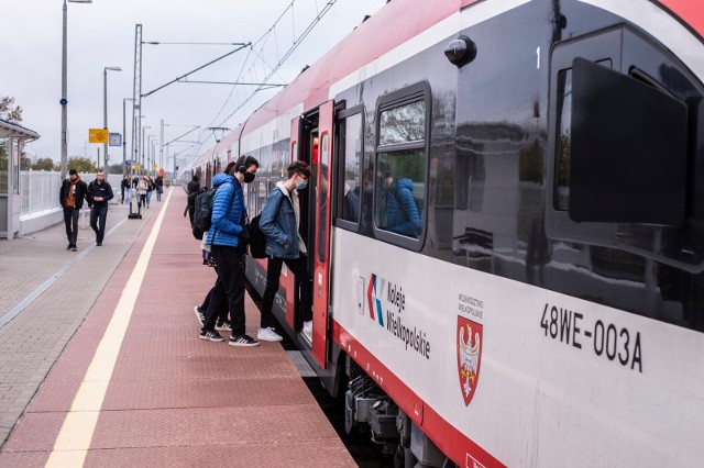 230 mln zł będzie przeznaczonych na organizowanie i dofinansowanie wojewódzkich kolejowych przewozów pasażerskich.