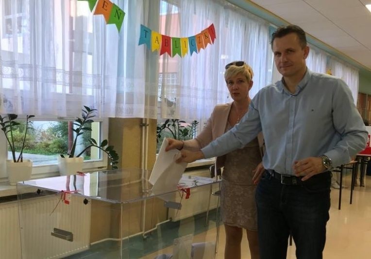 Katarzyna i Radosław Wasiakowie głosują w Bilczy