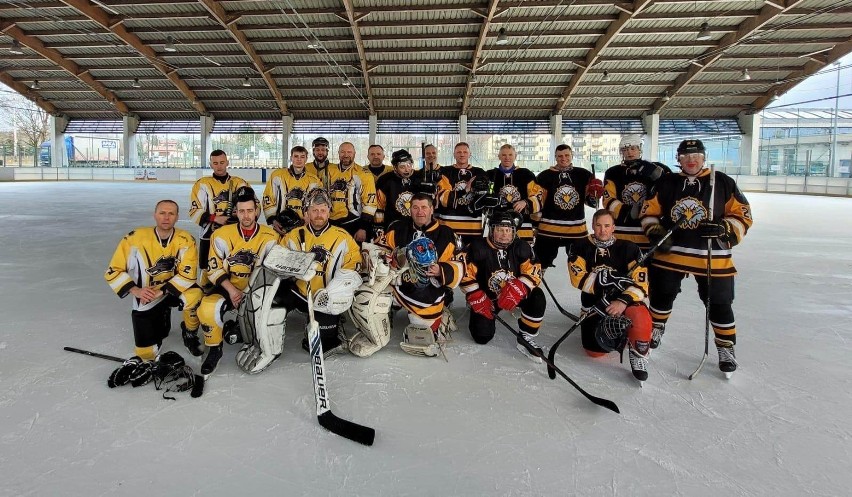 Zakończył się sezon hokejowy na lodowisku w Skarżysku-Kamiennej. Na zakończeniu obecny był bramkarz Industrii Kielce - Mateusz Kornecki