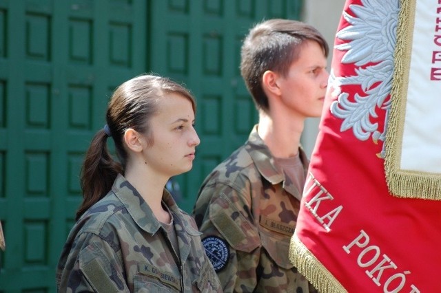 Brązową odznakę strzelecką otrzymali Justyna Łyżwa i Arkadiusz Młodzianowski