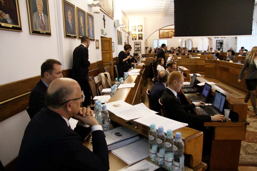 Radni przyjęli budżet Lublina na 2018 rok. Na co będą wydawane miejskie pieniądze [LISTA INWESTYCJI]