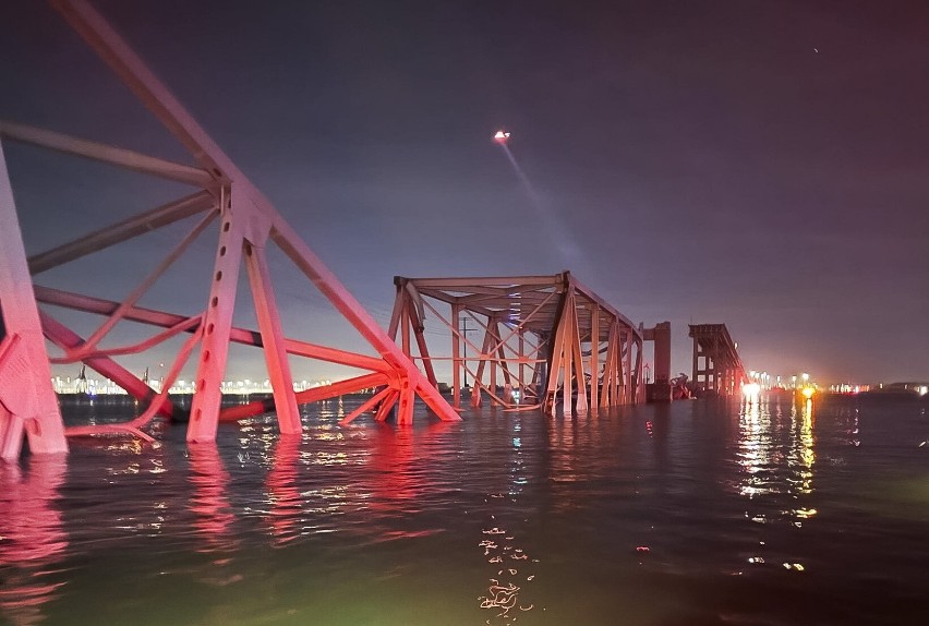 Katastrofa w Baltimore. Kontenerowiec staranował most. Osoby zaginione uznano za zmarłe - ZDJĘCIA