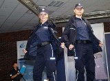 Policjantki mają nowe mundury - takie, jak mężczyźni. W zestawie dostały męskie bokserki z rozporkiem!