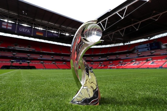 Trofeum kobiecego Euro 2022 czeka na stadionie Wembley na zwyciężczynie finału Anglia - Niemcy