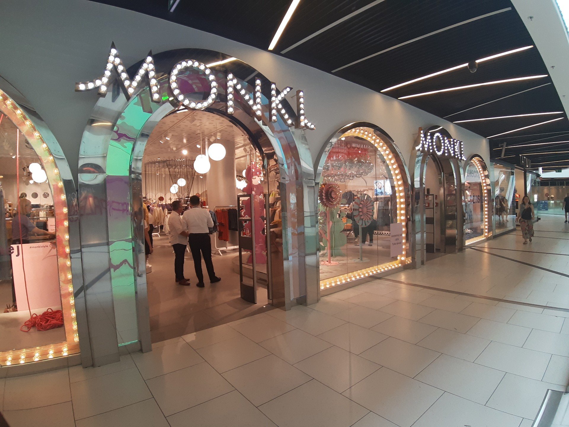 W Galerii Katowickiej otwarto sklep szwedzkiej marki Monki ZDJĘCIA |  Dziennik Zachodni