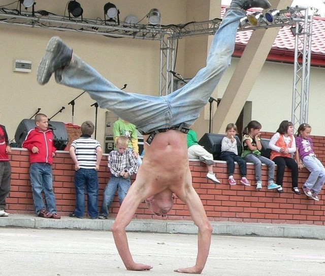 Darmowy pokaz dał pan Sławek, domorosły mistrz breakdance.