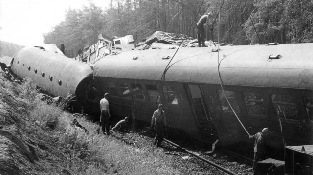 W 1980 roku w Otłoczynie doszło do największej katastrofy kolejowej w powojennej historii Polski