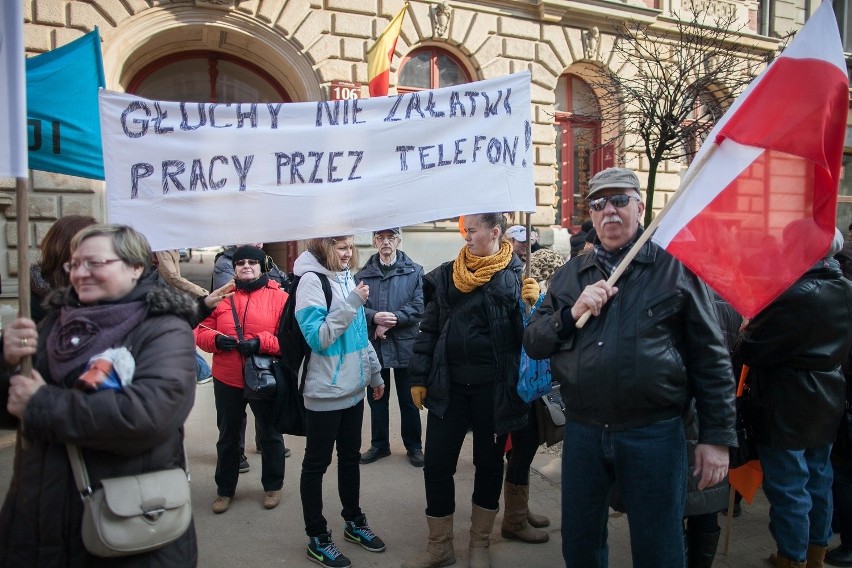 Protest w obronie głuchoniemych pod Urzędem Miasta Łodzi [ZDJĘCIA+FILM]