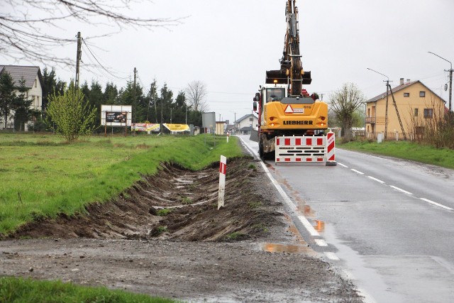 Rozpoczęły się prace przy modernizacji drogi wojewódzkiej w gminie Przytyk.