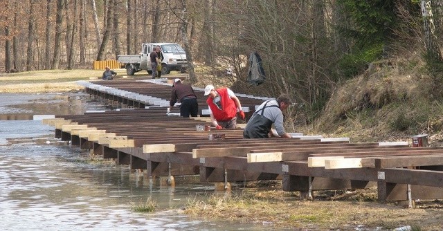 Nie uda się dotrzymać uzgodnionego terminu zakończenia budowy promenady nad jeziorem Jeleń.