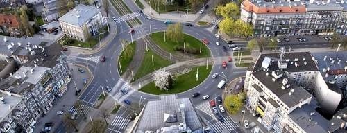 Plac Szarych Szeregów, dawniej Sprzymierzonych, w czasach PRL-u nosił imię Lenina.