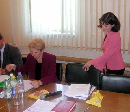 Jolanta Urbanik po ogłoszeniu wyników głosowania opuściła prezydium i zasiadła w gronie radnych.