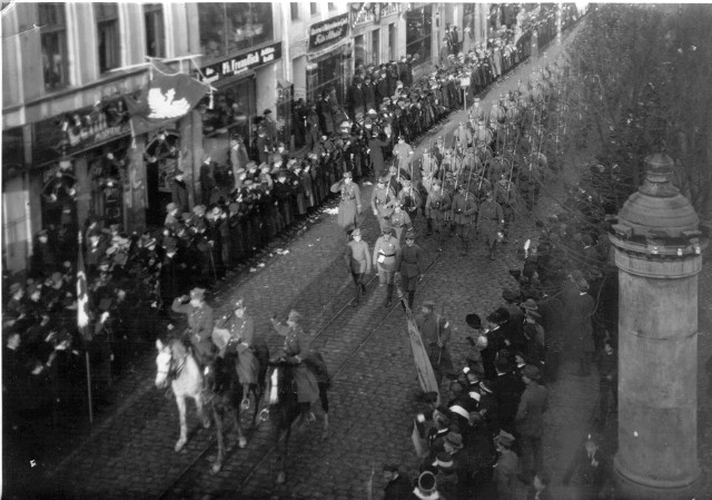 Polskie wojska wkraczają do Torunia 18 stycznia 1920 roku.