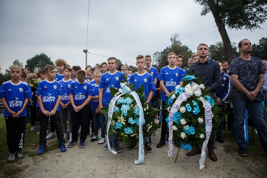 Rodzina i kibice pożegnali Krystiana Popielę [ZDJĘCIA]