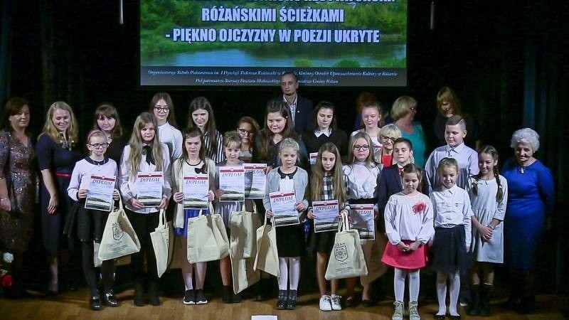 Różan. XI Powiatowy Konkurs Recytatorski: Różańskimi ścieżkami- piękno Ojczyzny w poezji ukryte