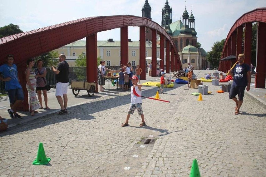 Gry i zabawy po sumie na moście Jordana w Poznaniu