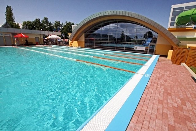 Nowy budynek i kryty basen w Ustroniu Morskim.