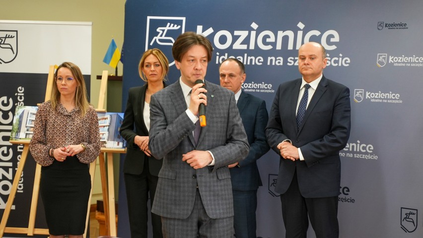 O inwestycjach mówił Piotr Kozłowski, burmistrz Kozienic.