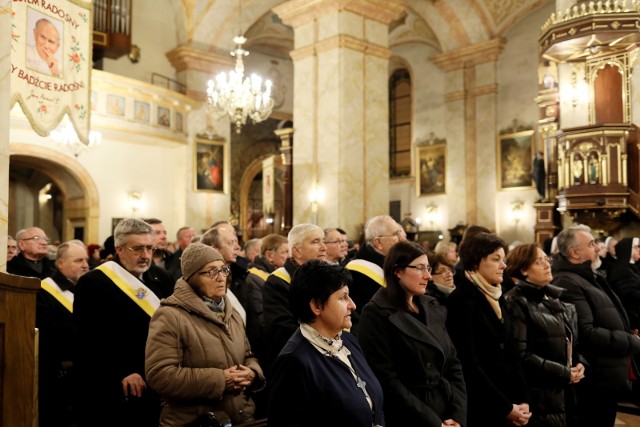 Kilkuset wiernych zgromadziła msza św. w obronie czci Jana Pawła II w Wadowicach, rodzinnym mieście papieża Polaka