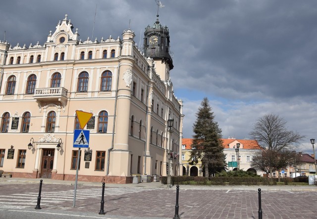 Modernizacji ma zostać poddana m.in. widoczna na zdjęciu zachodnia część płyty rynku. Zniknie ulokowany tutaj parking