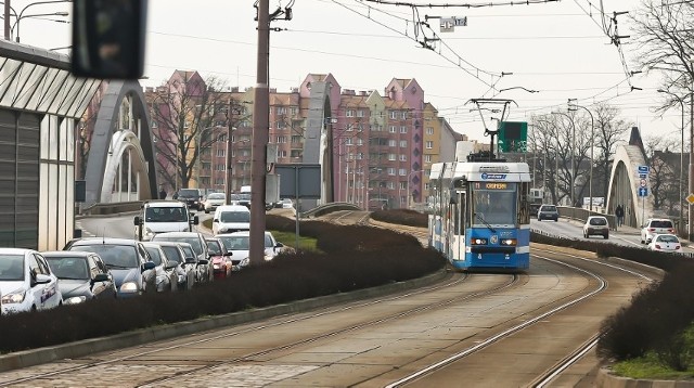 Brak prądu na trasie KROMERA-KOWALE. Wprowadzono komunikację zastępczą.