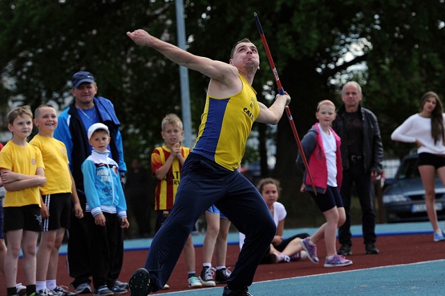 Oszczepnik Marcin Kujawa (na zdjęciu) choć nie notuje takich wyników jak młodszy o 7 lat Kamil Marach, to jest jednak solidnym punktem sekcji lekkoatletycznej Krajny.