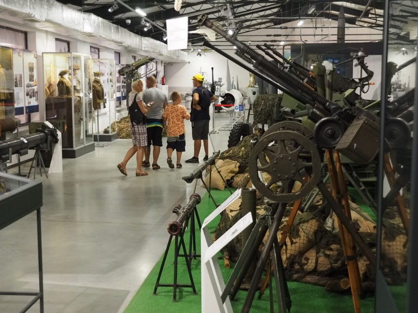 Miłośników historii i techniki wojskowej Muzeum Obrony...