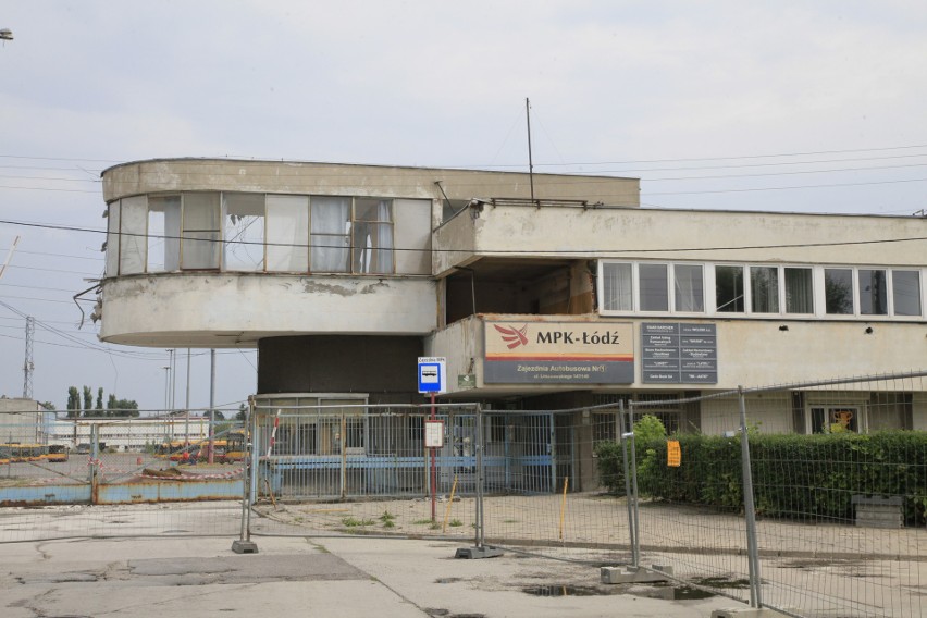 Rozbiórka zajezdni autobusowej MPK na Limanowskiego [ZDJĘCIA]