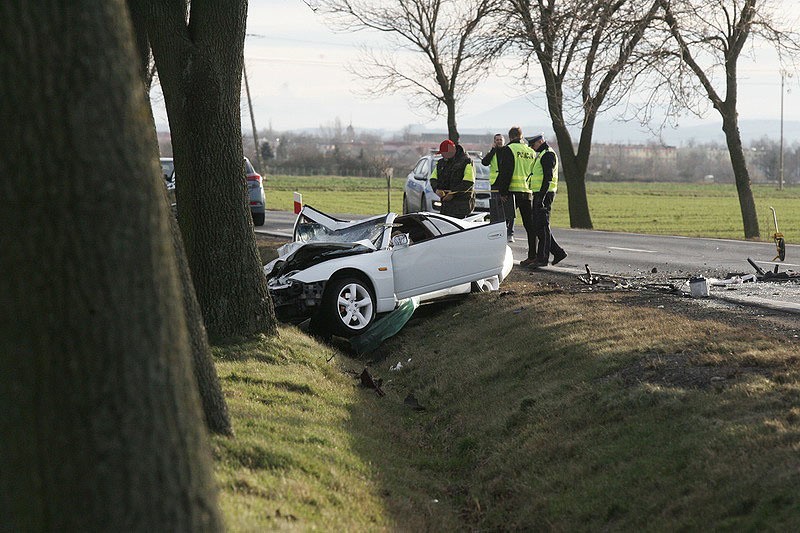 Śmiertelny wypadek na wyjeździe z Jawora. Czołowe zderzenie....