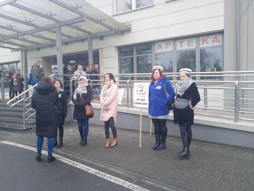 Rozpoczyna się manifestacja pod szpitalem nr 2 w Rzeszowie. Dyrektor wydał oświadczenie