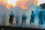 Policjanci z kilku garnizonów ćwiczyli na poligonie w Nowej Dębie. Był śmigłowiec, dron i efektowne szkolenie [ZDJĘCIA]