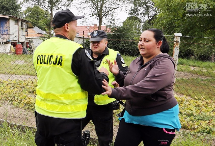 Szczecin: Śmiertelnie postrzelony 22-latek. Wizja lokalna wśród dymu petard i krzyków 