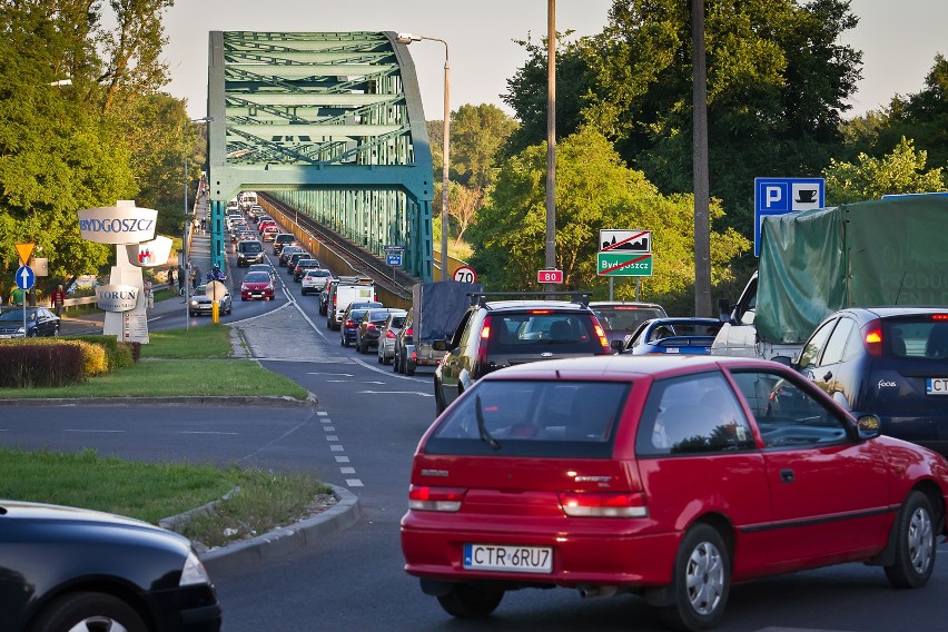 Niedoszły samobójca zablokował ruch na Moście Fordońskim