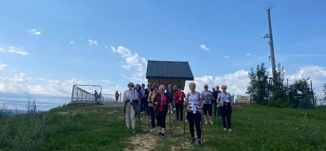 Stowarzyszenie Aktywni dla Słupczy w gminie Dwikozy zaprasza do udziału w  marszu nordic walking, którego trasa prowadzi wokół lokalnych miejsc pamięci i pomników bohaterów.