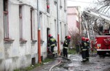 Pożar kamienicy przy Pabianickiej. 9 osób zostało rannych [ZDJĘCIA+FILM]