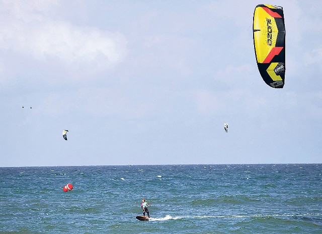 W Mielnie, minionego lata, po raz pierwszy rozgrywany był jeden z etapów Zawodów Pucharu Polski w Kitesurfingu. Ścigało się 18 uczestników, których zmagania można było oglądać z plaży.