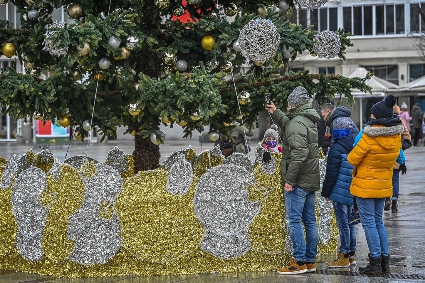 Boże Narodzenie 2020 w Sopocie. Mieszkańcy i turyści chętnie...
