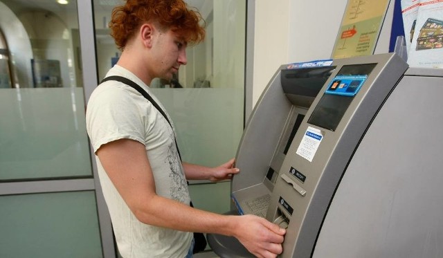 Od kilku miesięcy obserwujemy w bankach prawdziwy festiwal podwyżek. Darmowe bankomaty przechodzą do historii