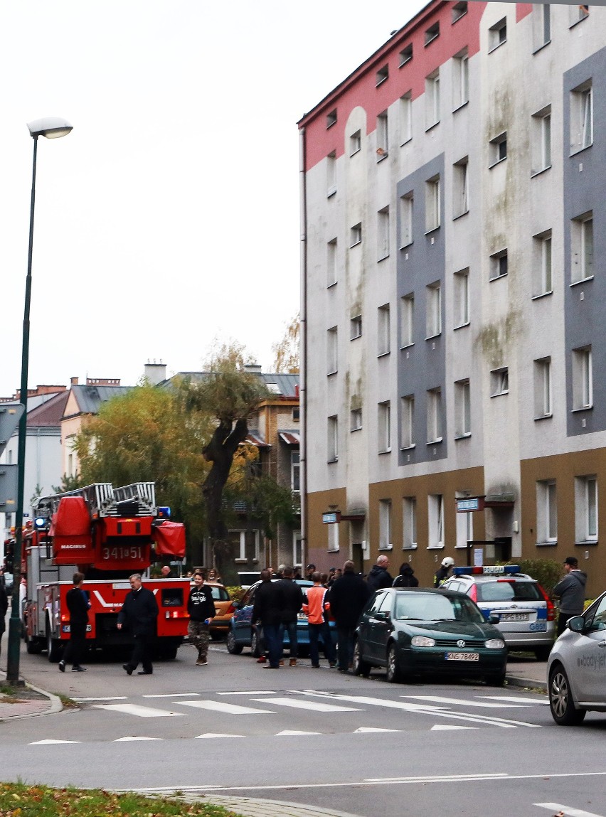 Nowy Sącz. Pożar w bloku przy ul. Grota Roweckiego [ZDJĘCIA, WIDEO]