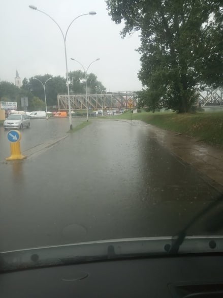 Gwałtowna ulewa nad Przemyślem. Nasz Czytelnik wysłał nam...