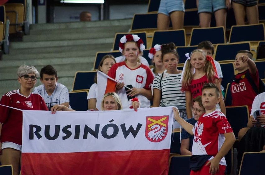 Młodzież z gminy Rusinów kibicowała na meczu siatkówki kobiet Polska - Belgia w Łodzi