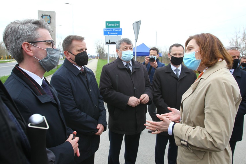 Ewa Leniart z włodarzami ościennych gmin powalczą o czyste powietrze [ZDJĘCIA]