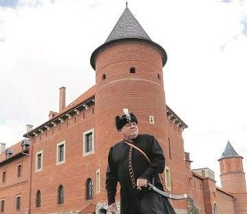 Jacek Nazarko, właściciel zamku w Tykocinie snuje opowieść o królewskim skarbcu, który słynął na całą Europę