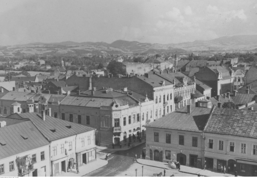 Widok z wieży Ratusza na Rynek i róg ulic Jagiellońskiej -...