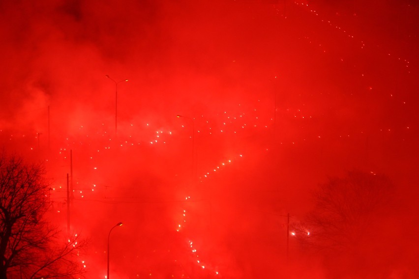 Wielkie racowisko kibiców Lecha Poznań z okazji 99. rocznicy...