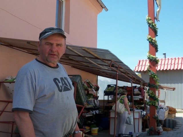 Czesław Batog, właściciel kontrowersyjnego warzywniaka pod krzyżem: Nie rozumiem, dlaczego stragan komuś przeszkadza.