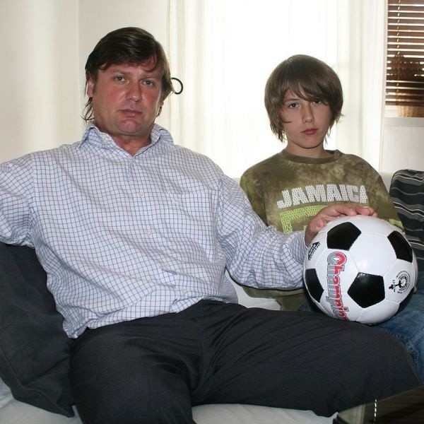 Jarosław Zając (na zdjęciu z synem Filipem) poprowadzi w nowym sezonie piłkarzy tarnobrzeskiej Siarki.