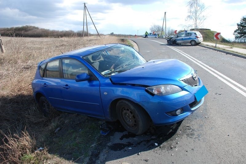 Policjant ranny w wypadku drogowym